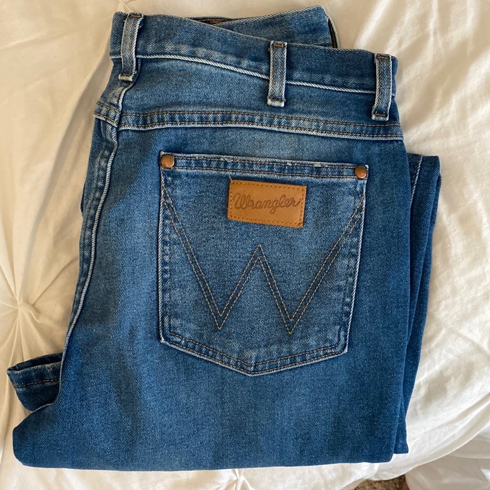 NWOT Wrangler Straight Leg Heritage Fit